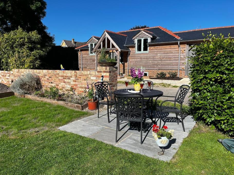 Byre - Farm Cottage On 9 Acre Equestrian Small Holding Salisbury Exterior photo