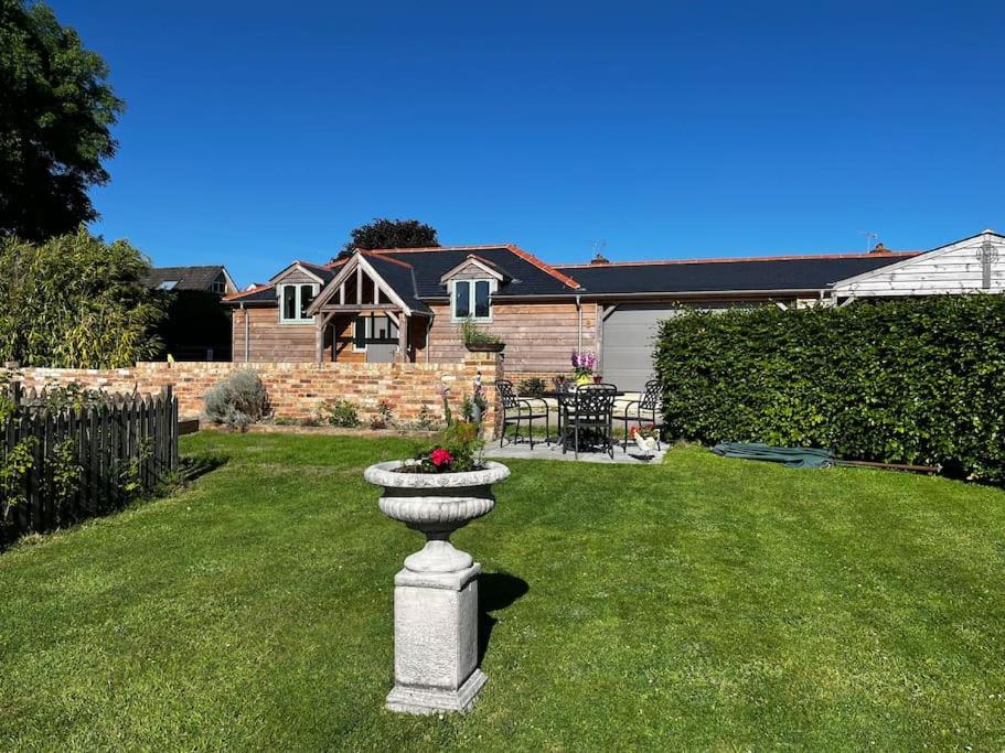 Byre - Farm Cottage On 9 Acre Equestrian Small Holding Salisbury Exterior photo